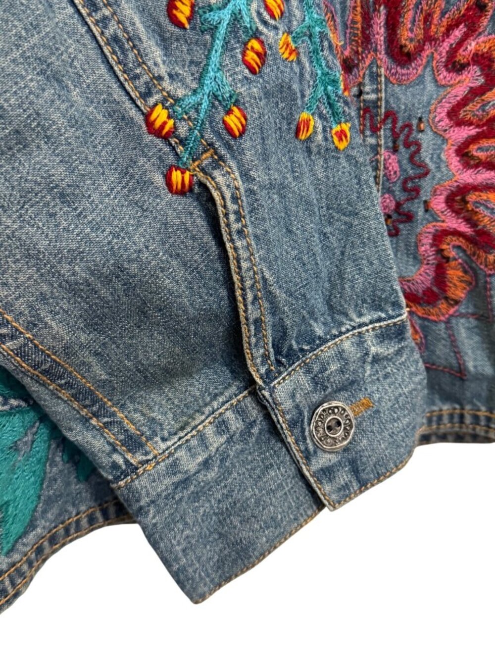 Vintage Chicos Design Womens Embroidered Denim Jacket Size 1 Floral Boho Style - Picture 7 of 7